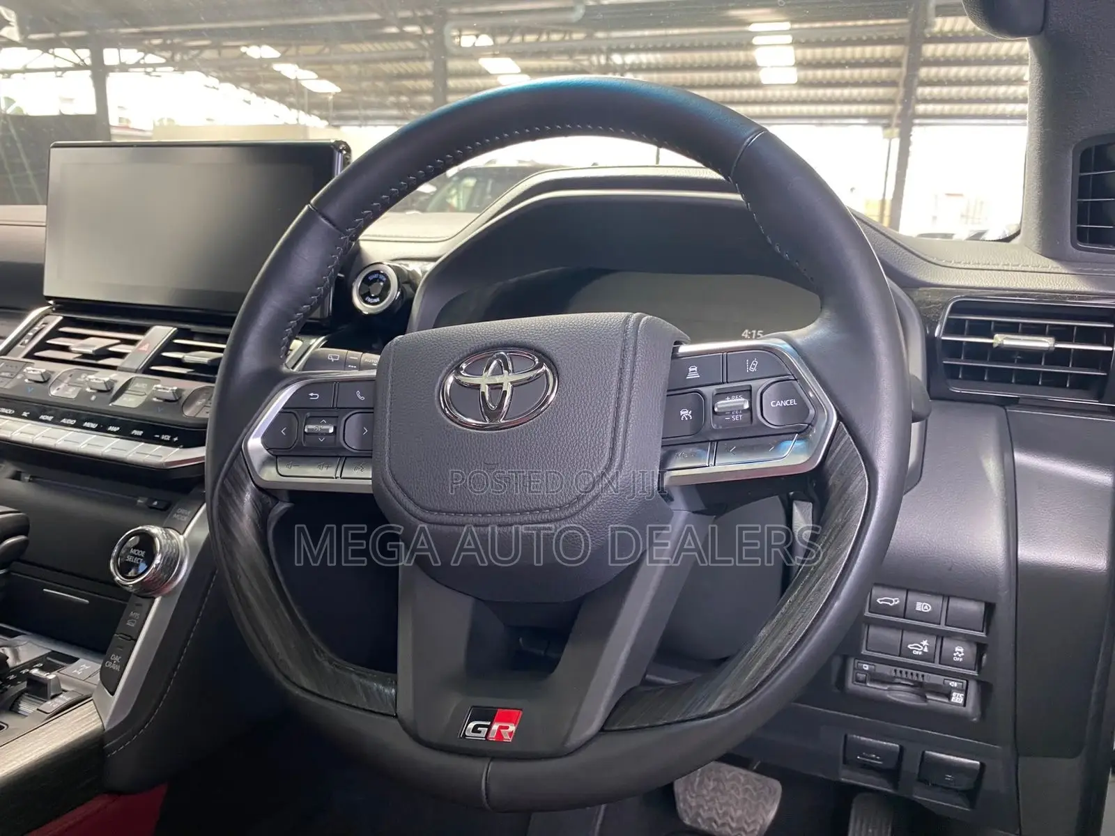 Toyota Land Cruiser LC300 2023 White