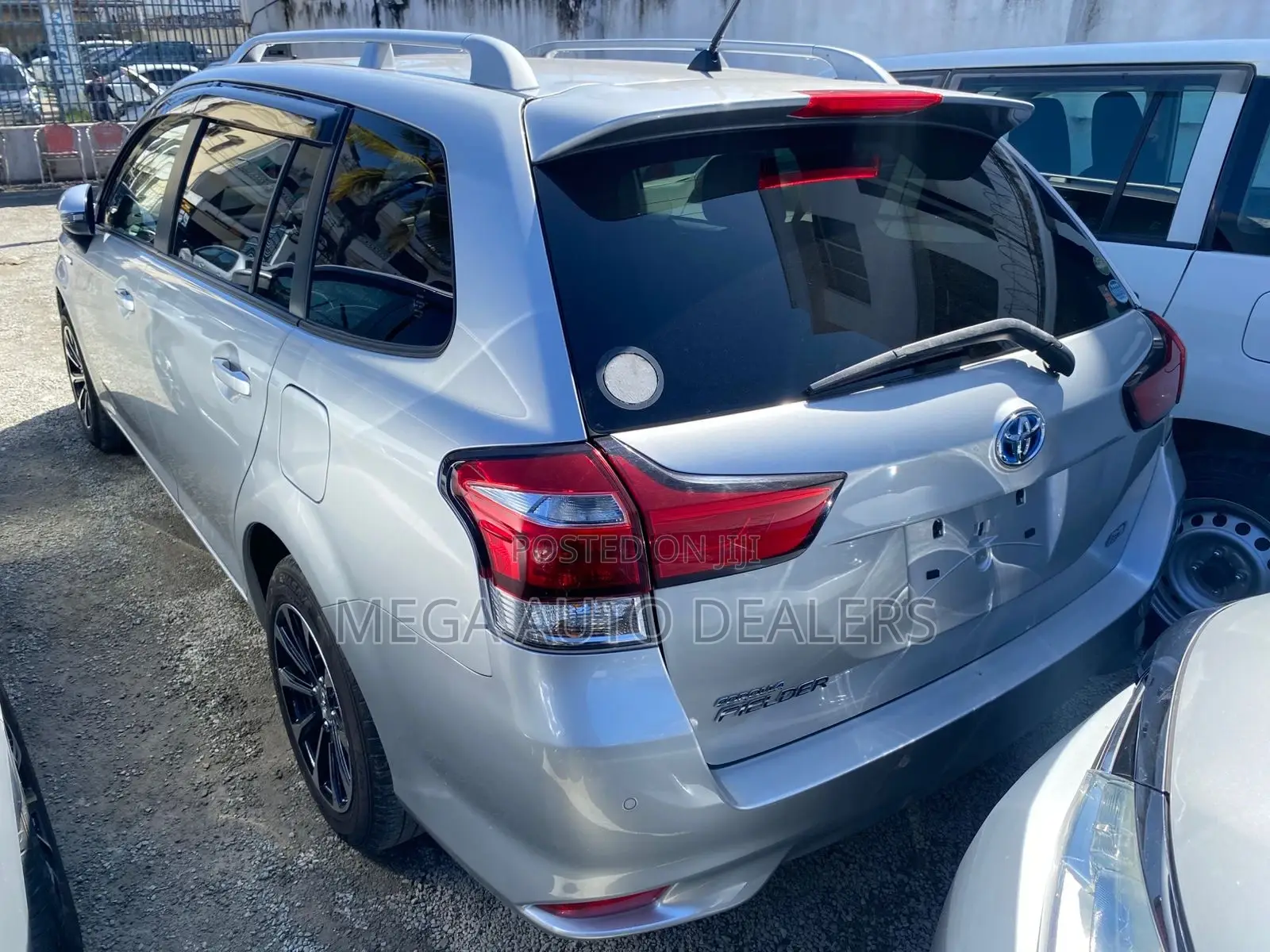 Toyota Corolla Fielder 2018 Silver