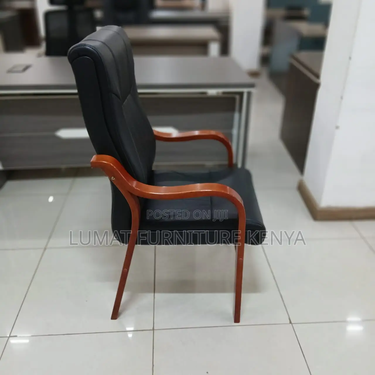 High Back Mahogaony Visitors Leather Chair