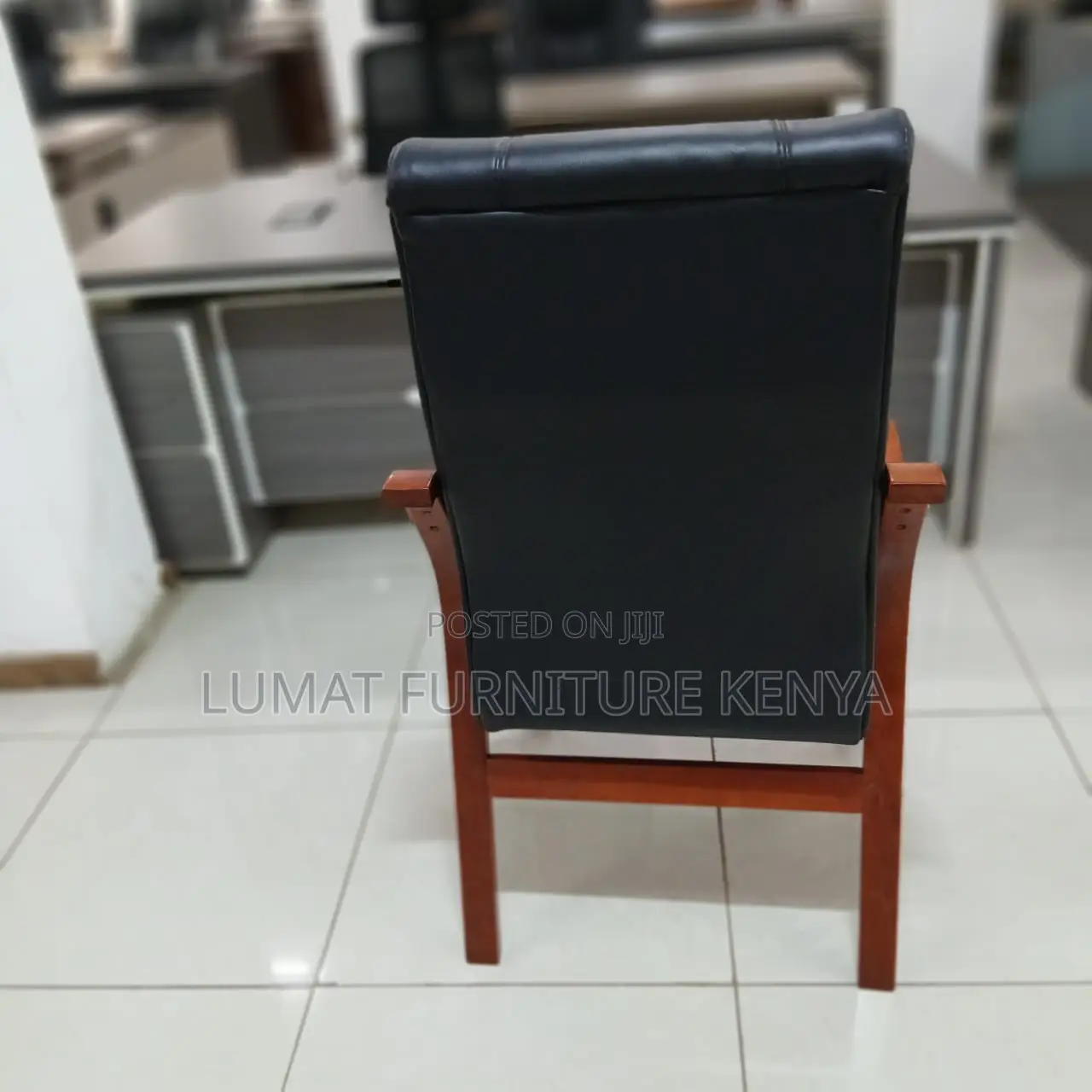 High Back Mahogaony Visitors Leather Chair
