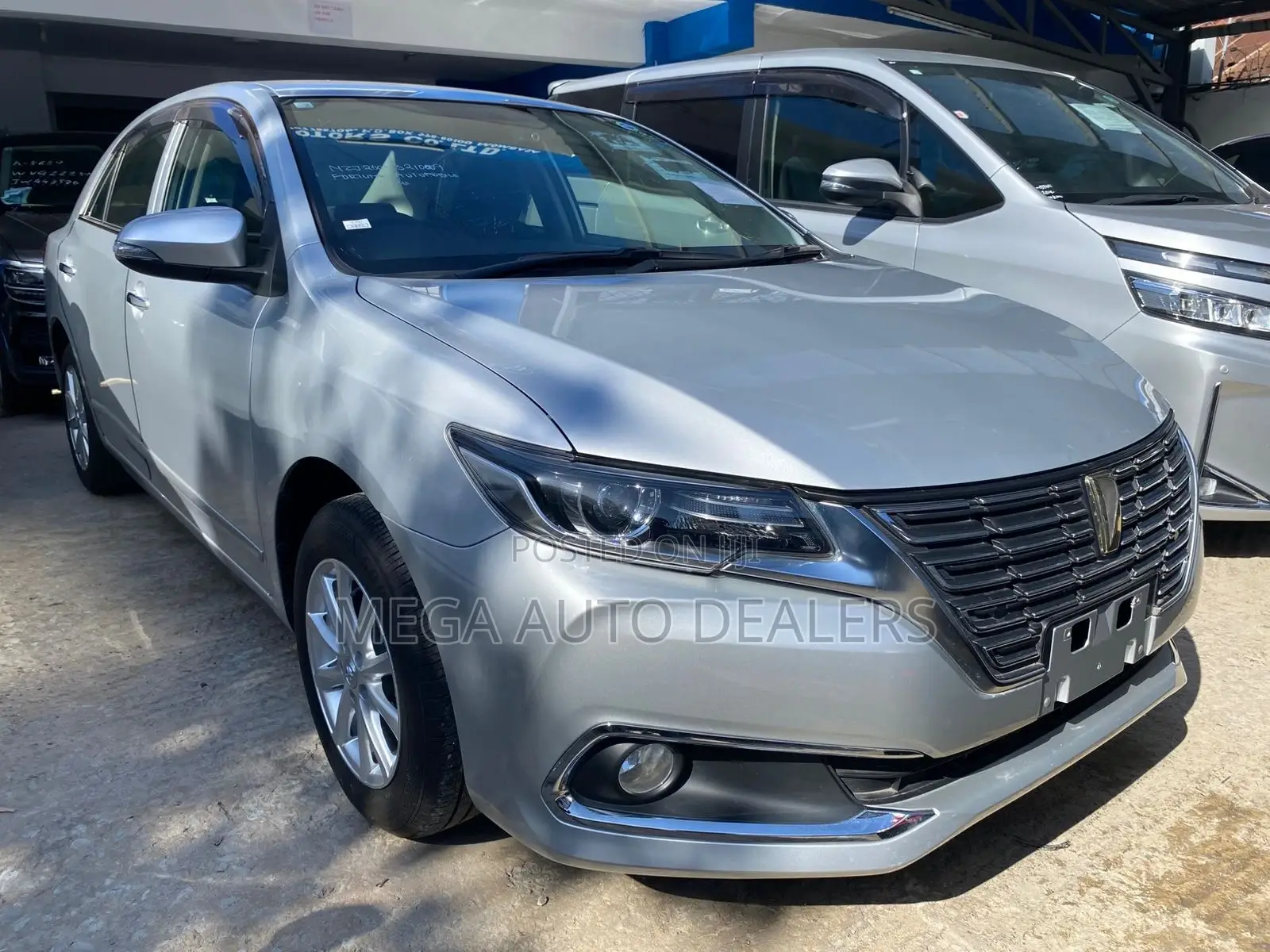 Toyota Premio 2018 Silver