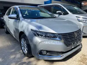 Toyota Premio 2018 Silver