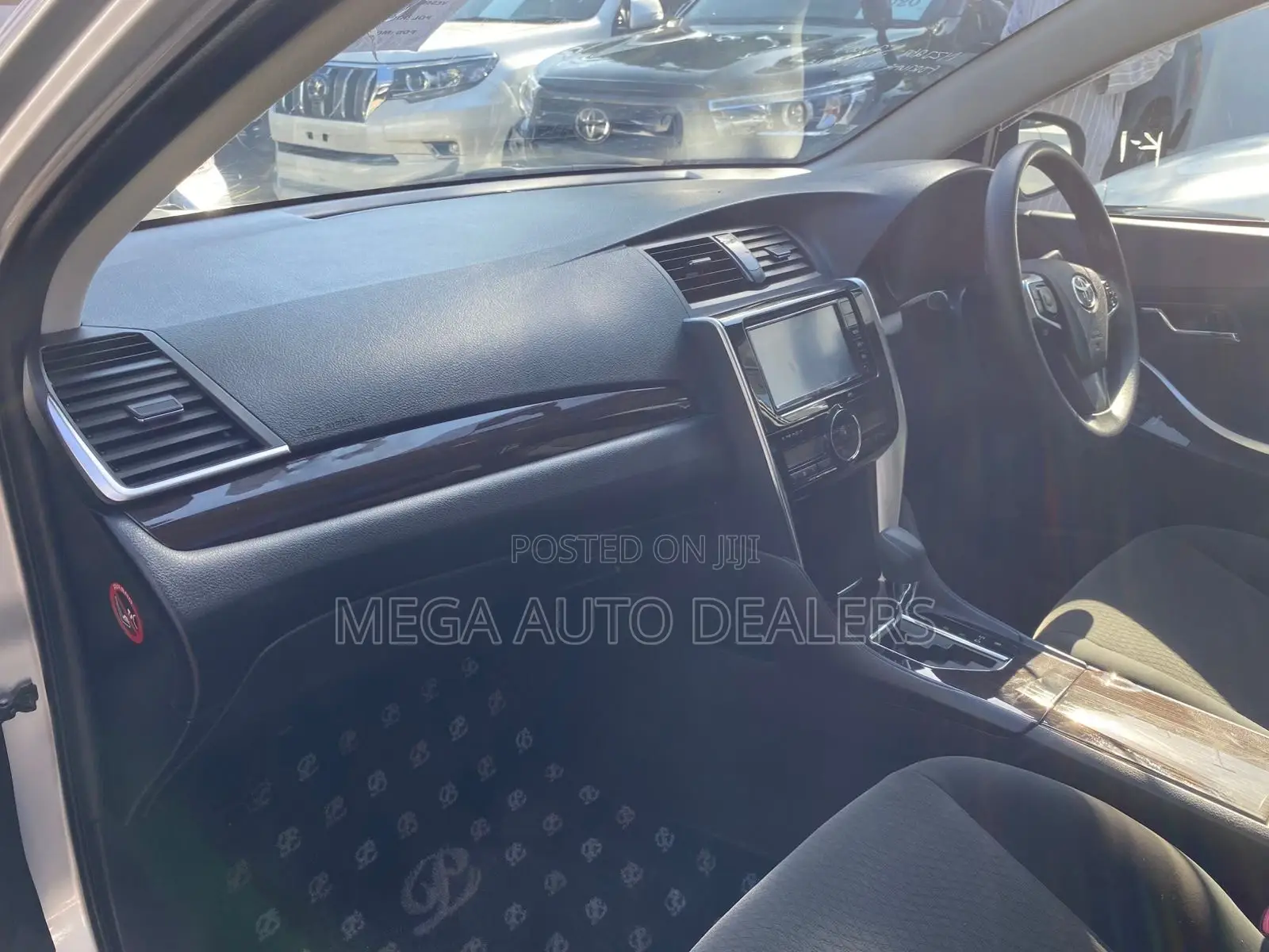 Toyota Premio 2018 Silver