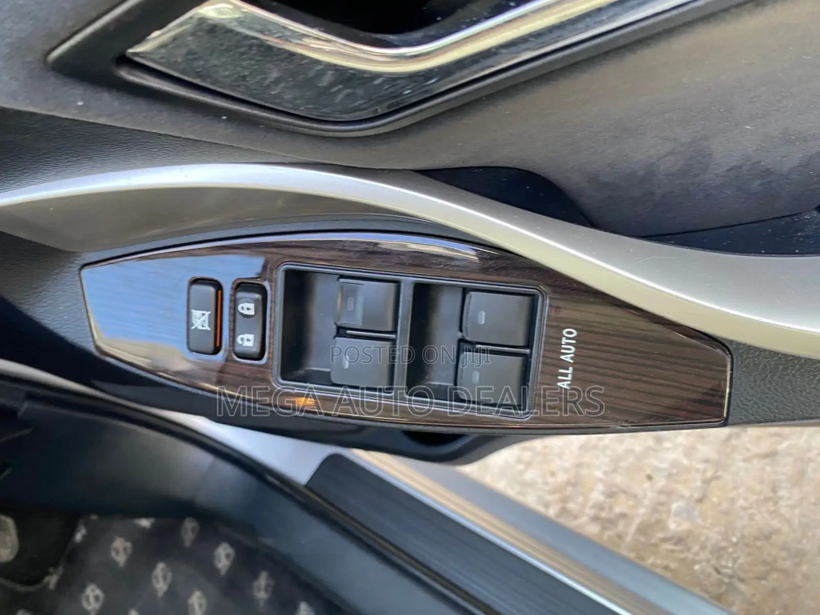 Toyota Premio 2018 Silver