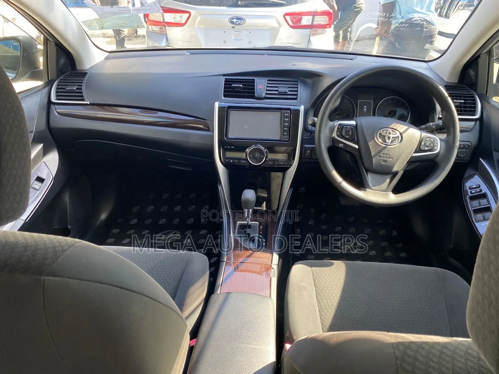Toyota Premio 2018 Silver