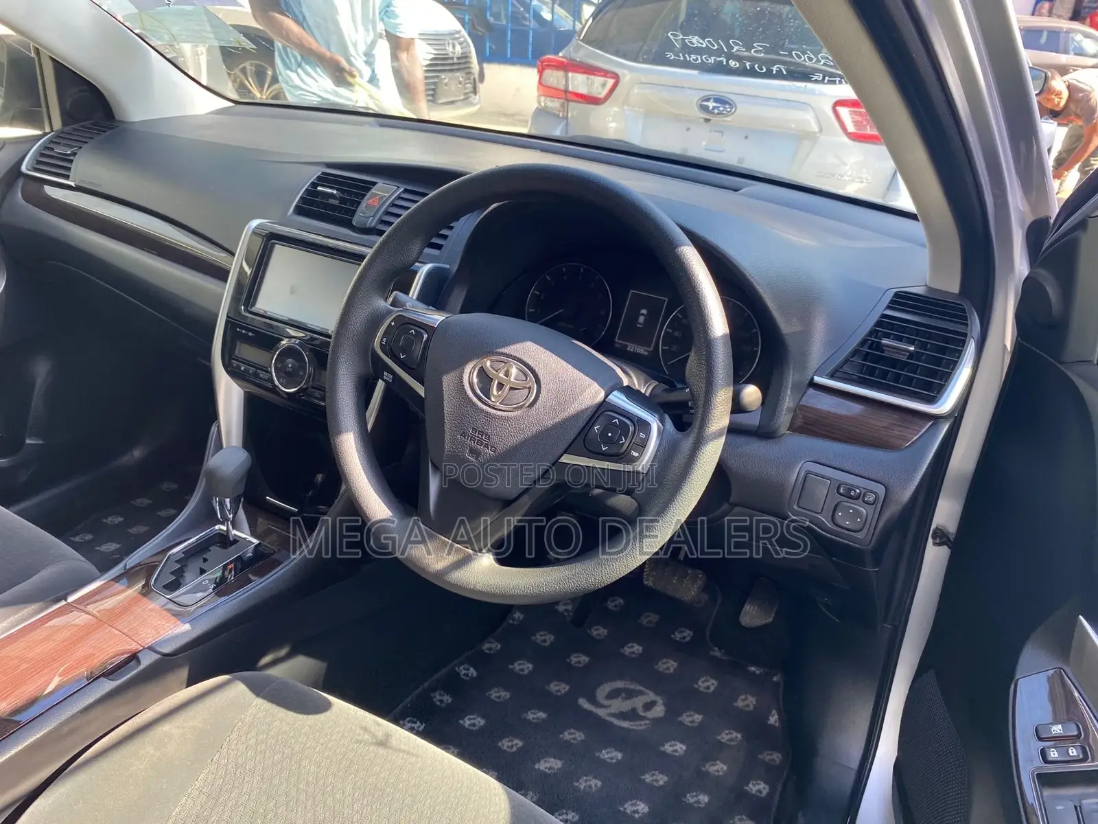 Toyota Premio 2018 Silver