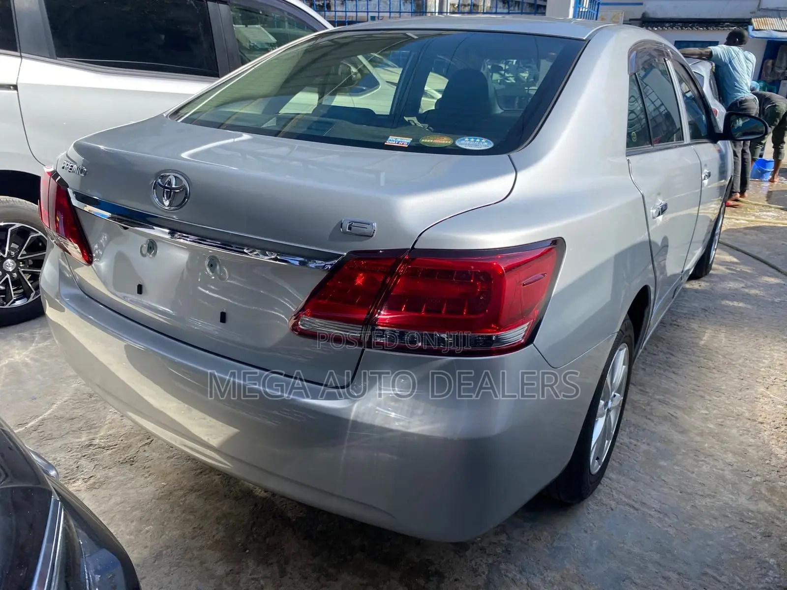 Toyota Premio 2018 Silver