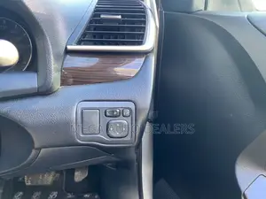 Toyota Premio 2018 Silver