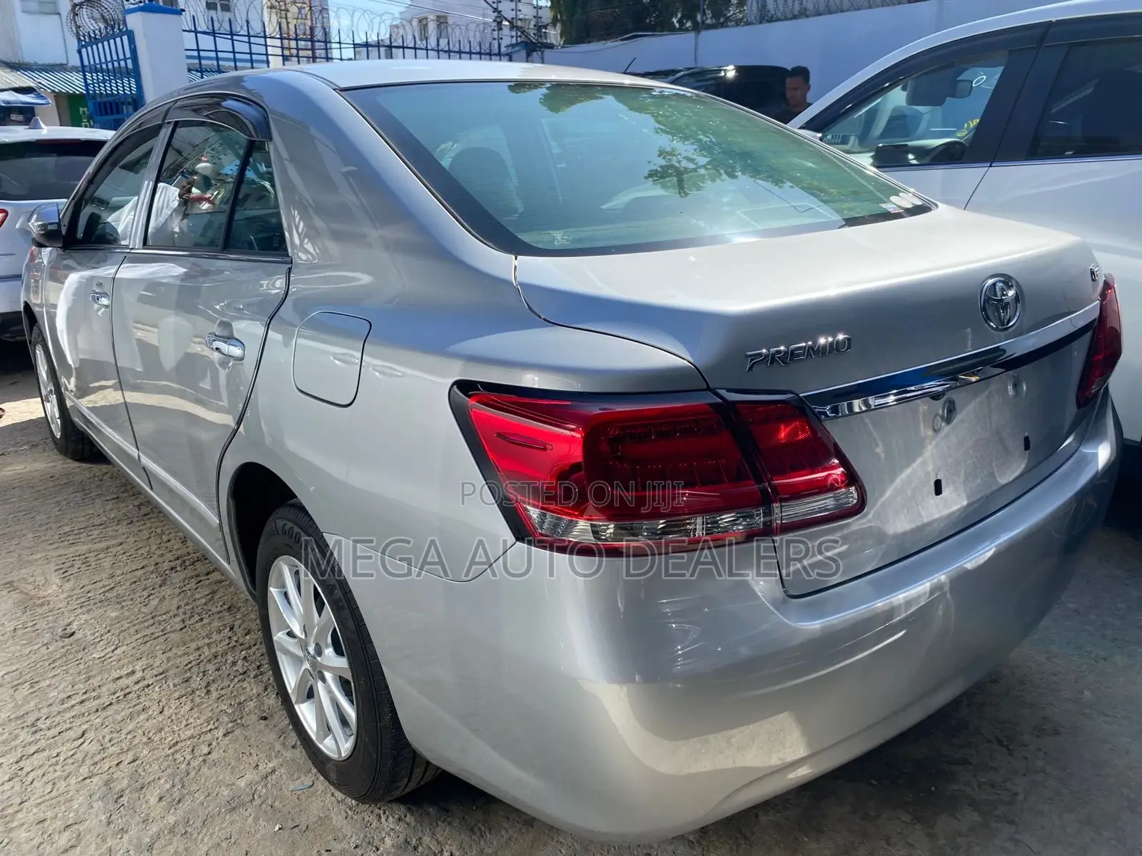 Toyota Premio 2018 Silver
