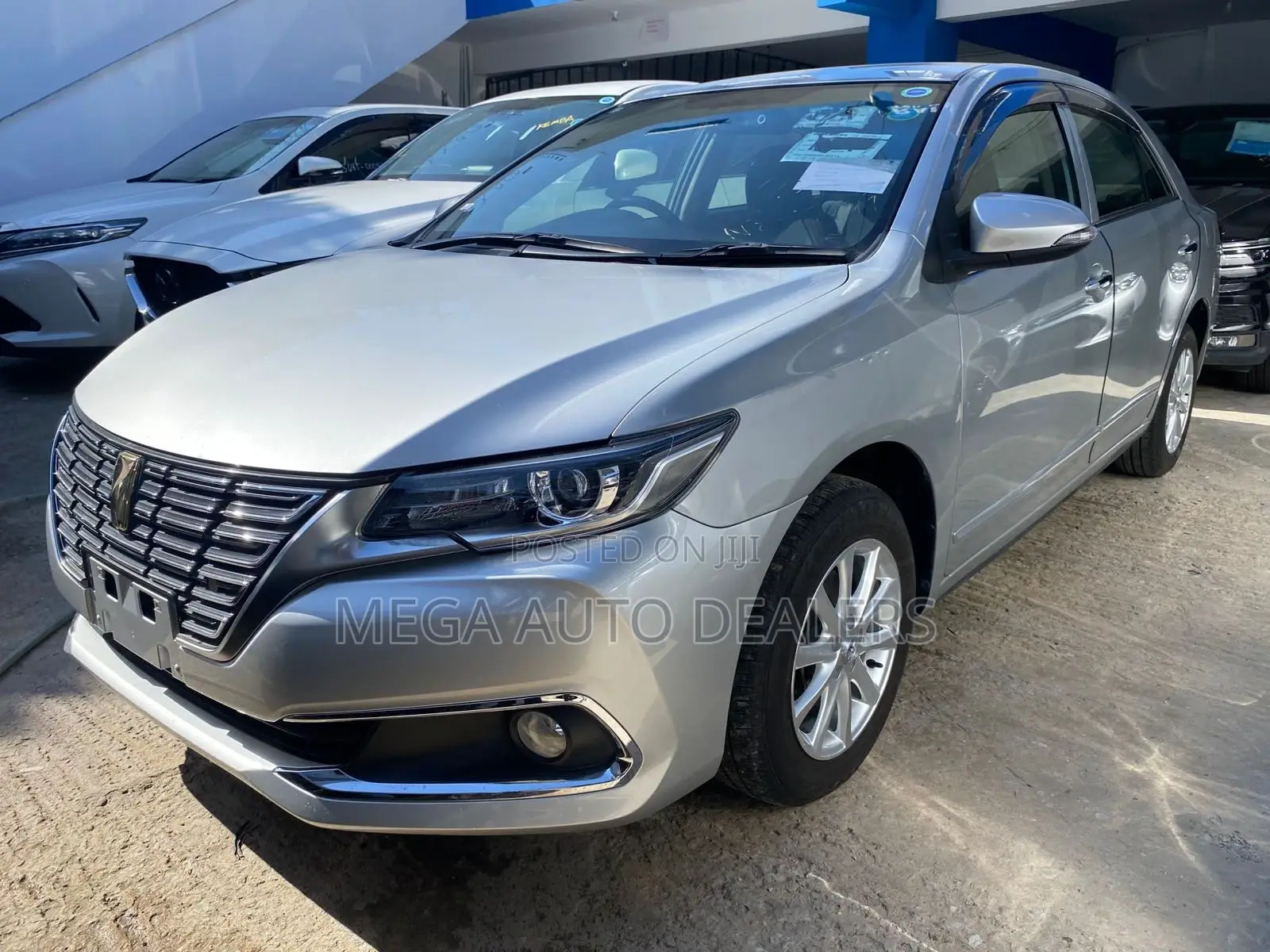 Toyota Premio 2018 Silver