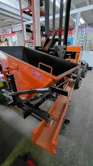 Esquire Indian Diesel Concrete Crane/Hoist With Buckets 30m Stand.