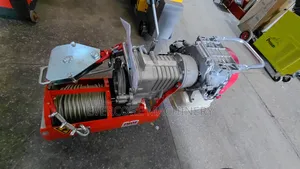 Iori Officine Italolian 1000kg/1t Concrete Hoist/Crane Honda Engine.