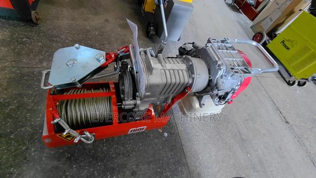 Iori Officine Italolian 1000kg/1t Concrete Hoist/Crane Honda Engine.