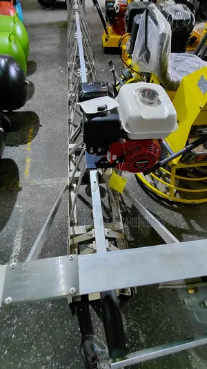 Concrete Screed Machine 5.5hp Honda Engineer 6.5 Metre 200kg.