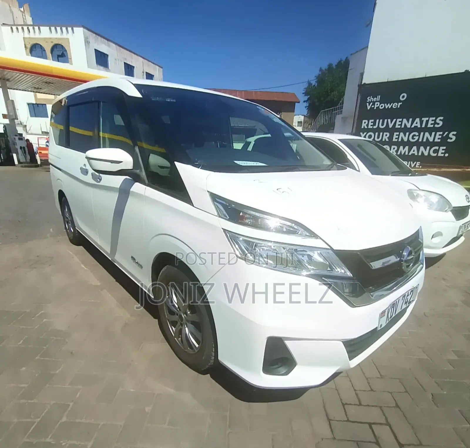 Nissan Serena 2018 White