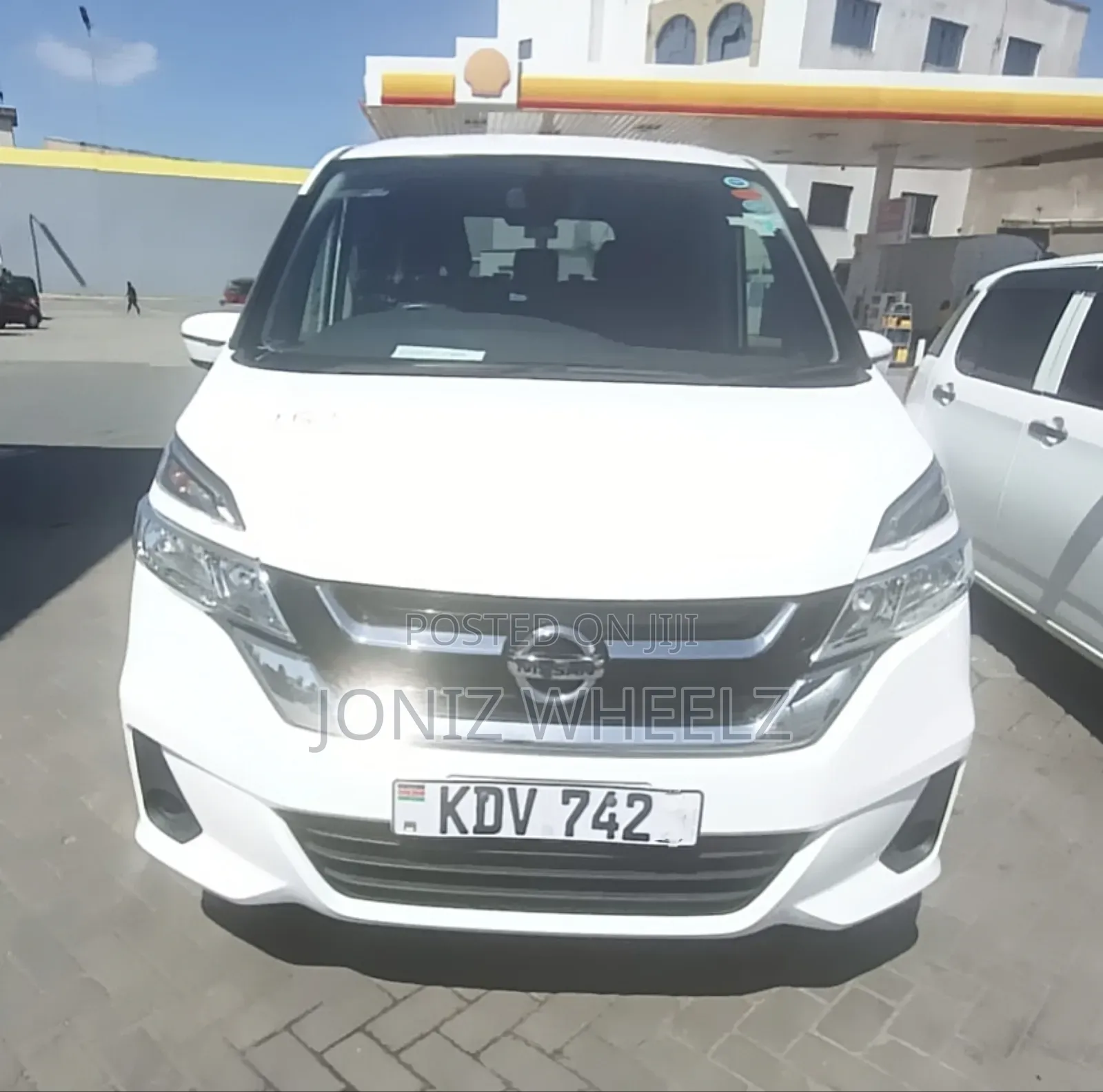 Nissan Serena 2018 White