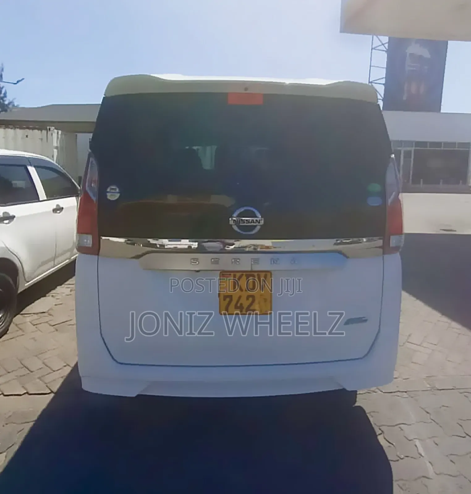 Nissan Serena 2018 White