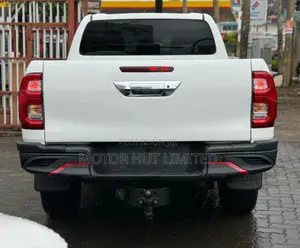 Toyota Hilux 2019 White