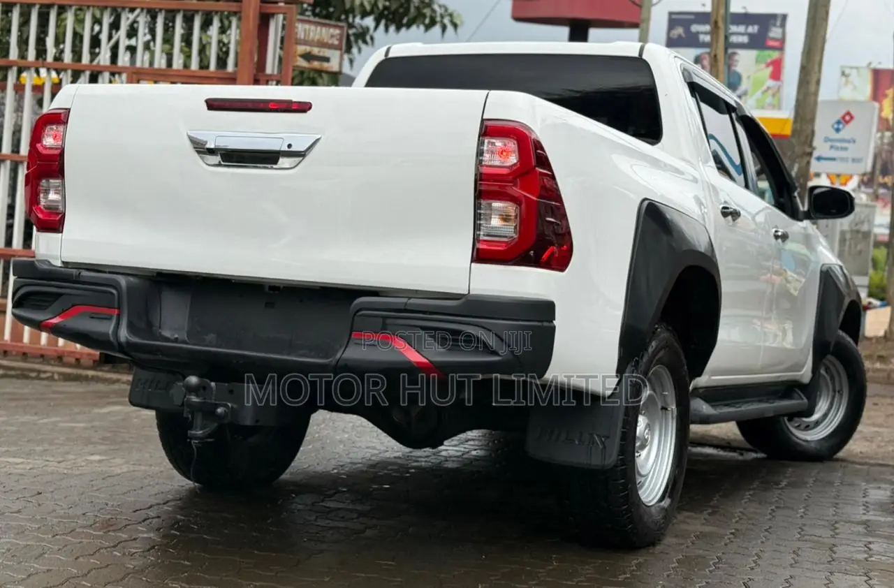 Toyota Hilux 2019 White