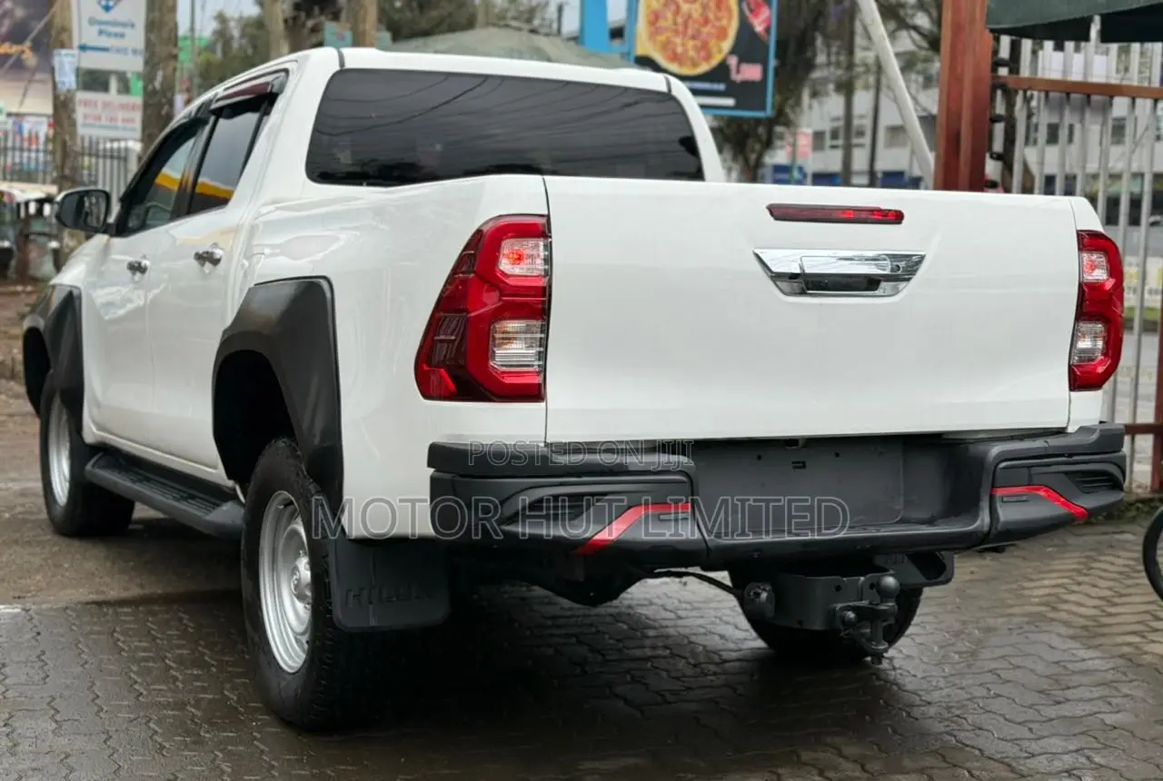Toyota Hilux 2019 White