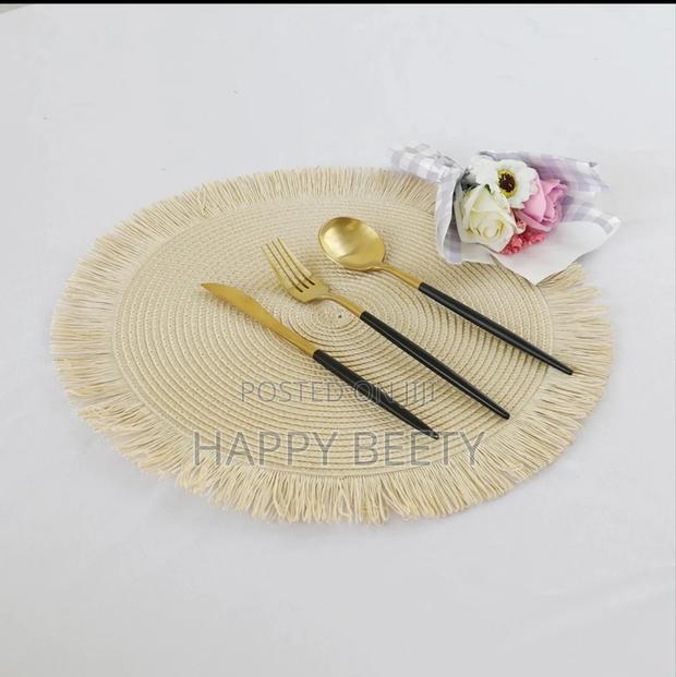 Luxurious Woven Round Rattan Table Mats/Placemat - thumbnail 4