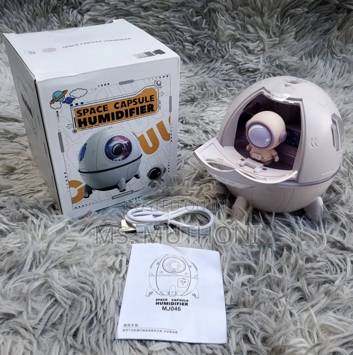 Spaceship Shape Astronaut Humidifier With Night Light Openable Hatch
