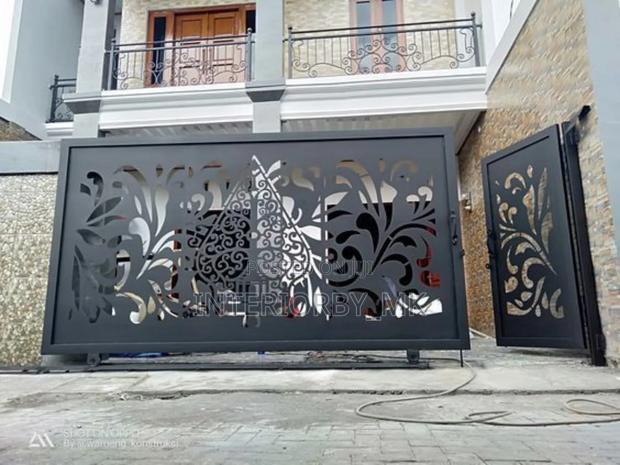 Stylish Modern Sliding Gate With Clean Finish - thumbnail 3