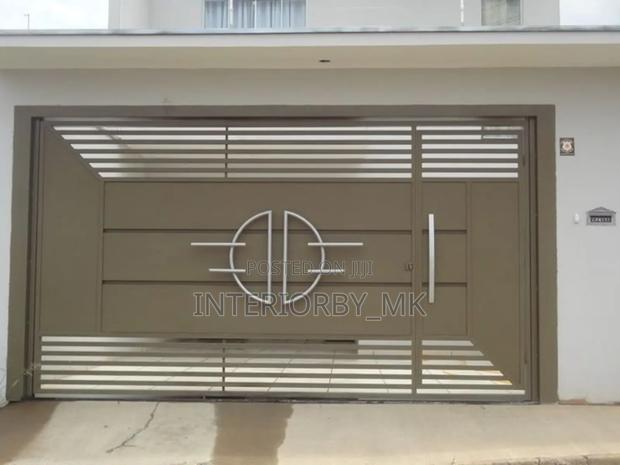Custom Sliding Gate With Modern Horizontal Bars - main view