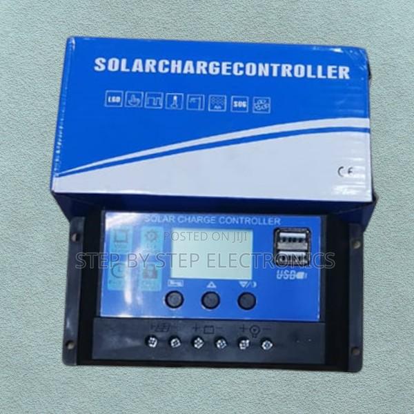 Smart LCD Display Solar Charge Regulator 12v/24v 30a Capacity