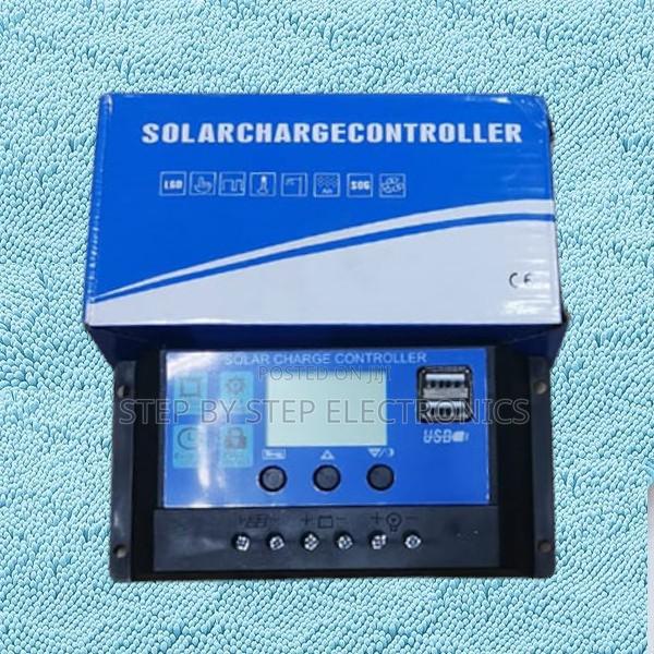 High Performance 30a Digital Solar Charge Controller LCD Screen