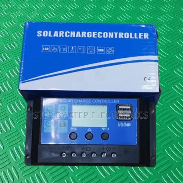 Stable Output 30a Solar Charge Regulator With Dual Usb LCD Display