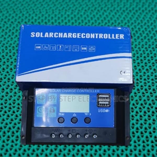 Efficient Long Lasting 12v/24v Solar Charge Controller 30a Amperes - main view