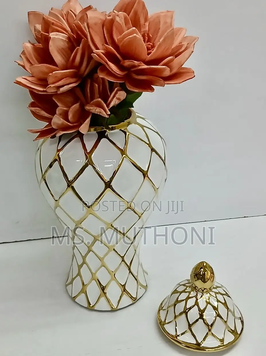 Decorative White and Gold Ceramic Ginger Jar /Vase.