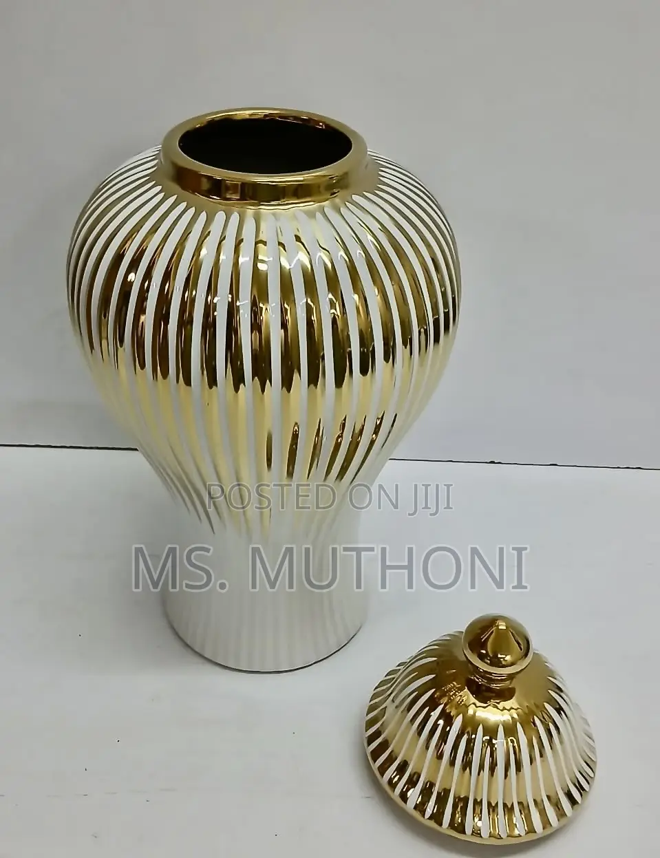 Decorative White and Gold Ceramic Ginger Jar /Vase.