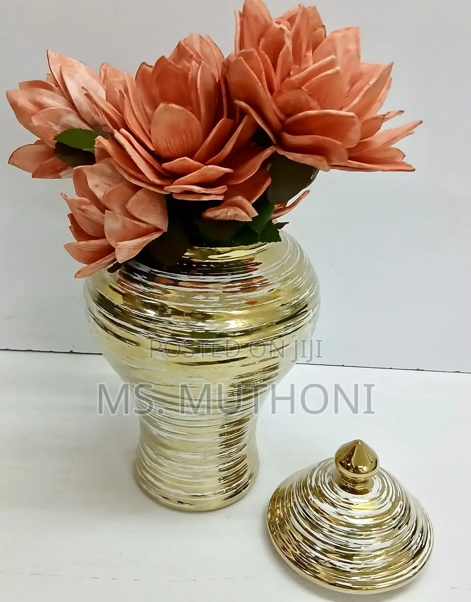 Decorative White and Gold Ceramic Ginger Jar /Vase.