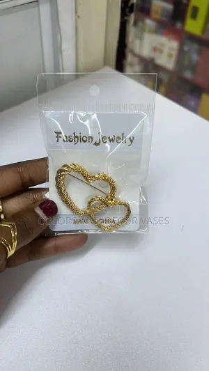 Luxury Women’S Brooch Pins  – Classy Stylish Accessory