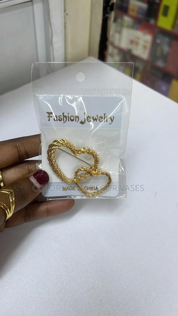 Luxury Women’S Brooch Pins  – Classy Stylish Accessory