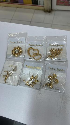 Trendy Brooch Collection  – Add Sparkle to Any Outfit! - thumbnail 2