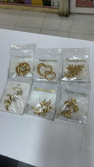 Trendy Brooch Collection  – Add Sparkle to Any Outfit!