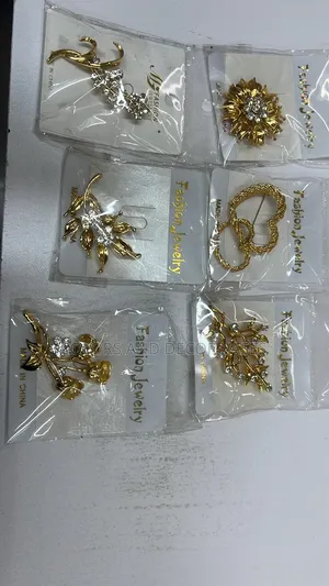 Crystal Brooch Pins  – Perfect Gift for Ladies