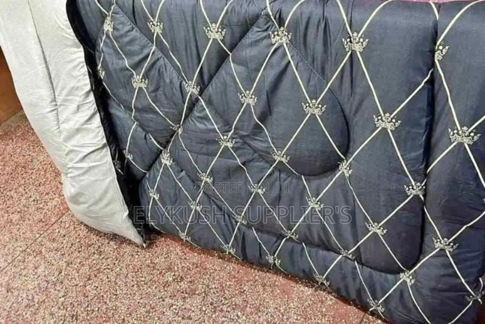  *Binded Duvet* .Size 6x7
 *Tc*