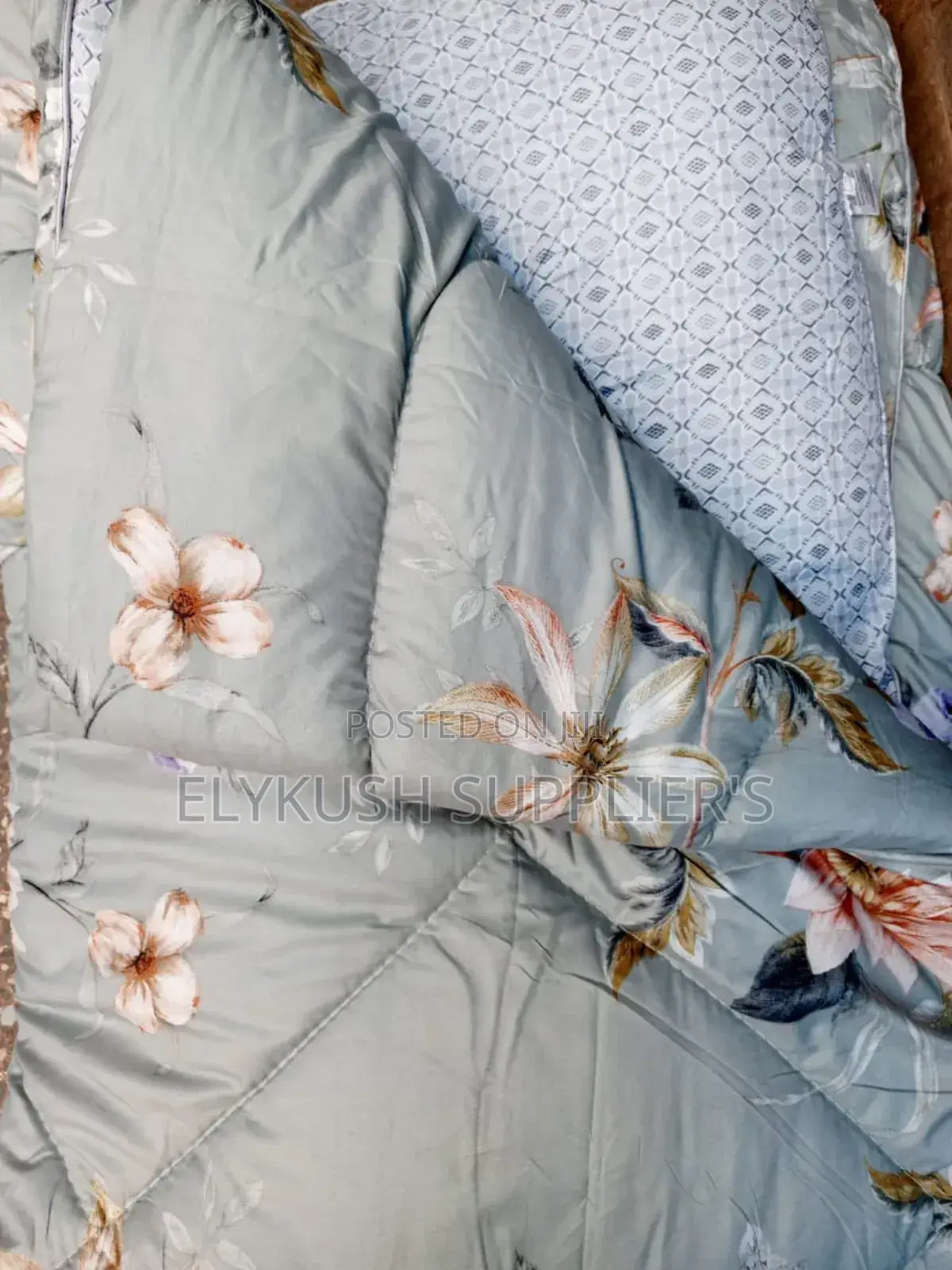  *Binded Duvet* .Size 6x7
 *Tc*