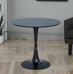 Home Table; Lightweight and Durable Round Barn Style Plastic Table