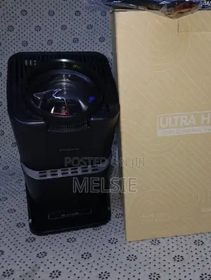 Flexible 180° Rotational Projection for Multiple Scenarios Projector