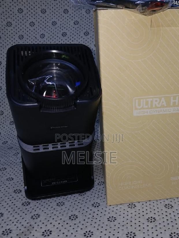 Flexible 180° Rotational Projection for Multiple Scenarios Projector