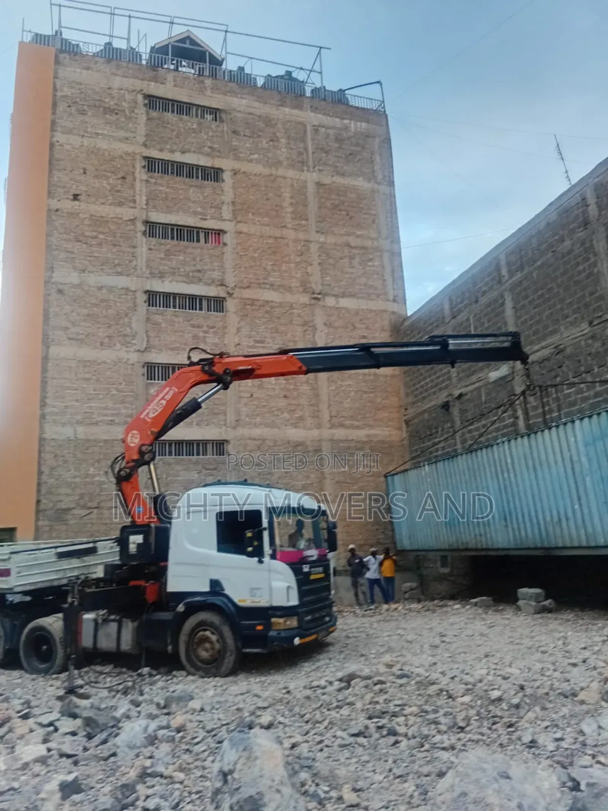 Flatbed Trailers With Crane Are Readily Available for Errands