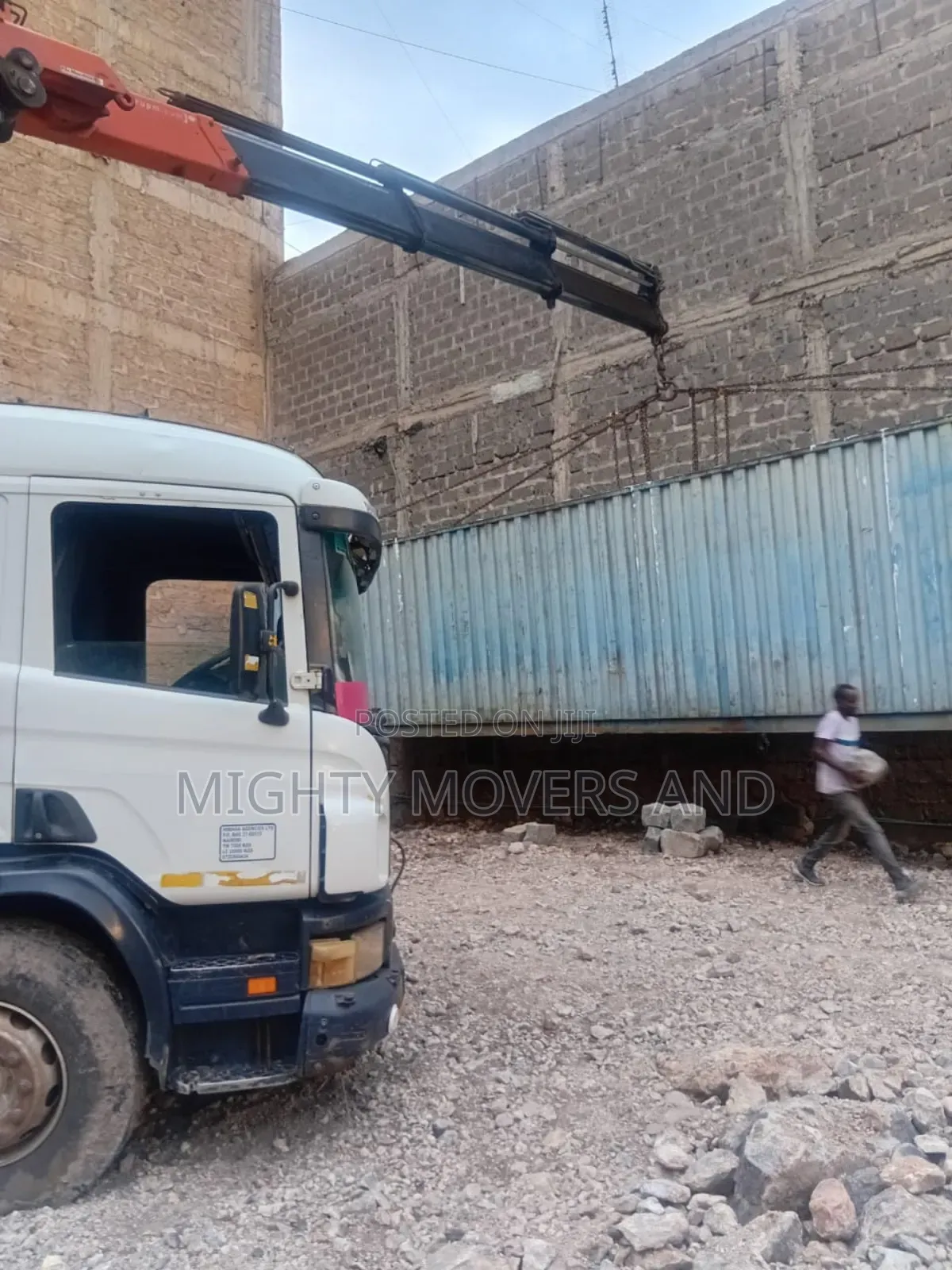 Flatbed Trailers With Crane Are Readily Available for Errands
