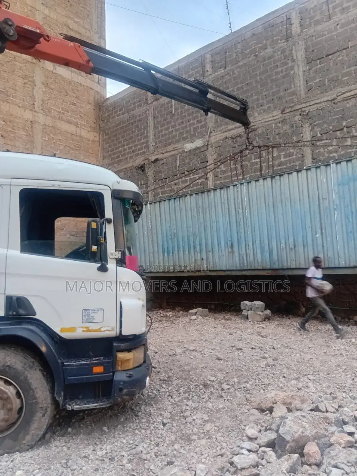 Flatbed Trailers With Crane Are Readily Available for Errands