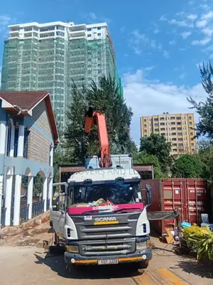 Flatbed Trailers With Cranes Are at Hand for Logistics