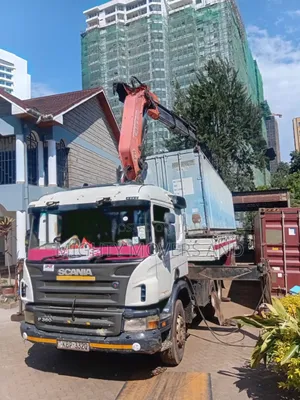 Flatbed Trailers With Cranes Are at Hand for Logistics